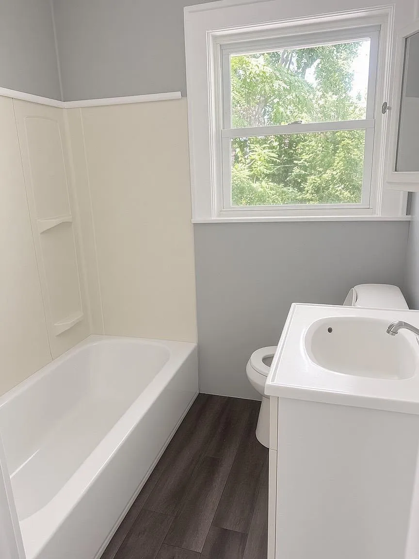 3 bed, 1.0 bath, 1156 sqft, $910 — Photo 3