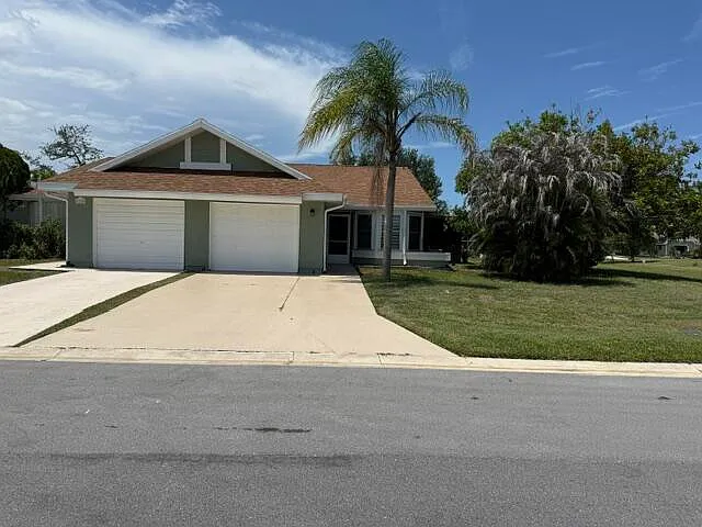 3 bed, 2.0 bath, 1062 sqft, $2,300 — Photo 2