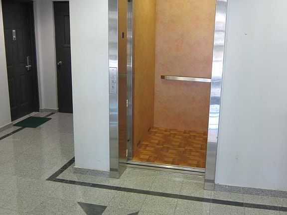 3rd image of 2325 30th Dr APT 3C