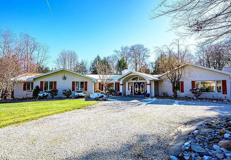 1st image of 2110 Pinehurst Cir