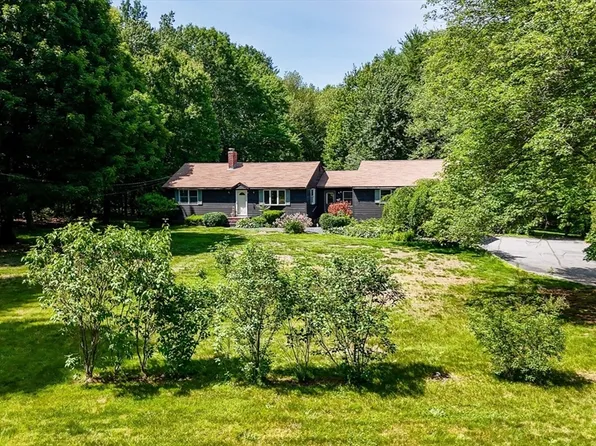 10 Corcoran Dr, Tyngsboro, MA 01879