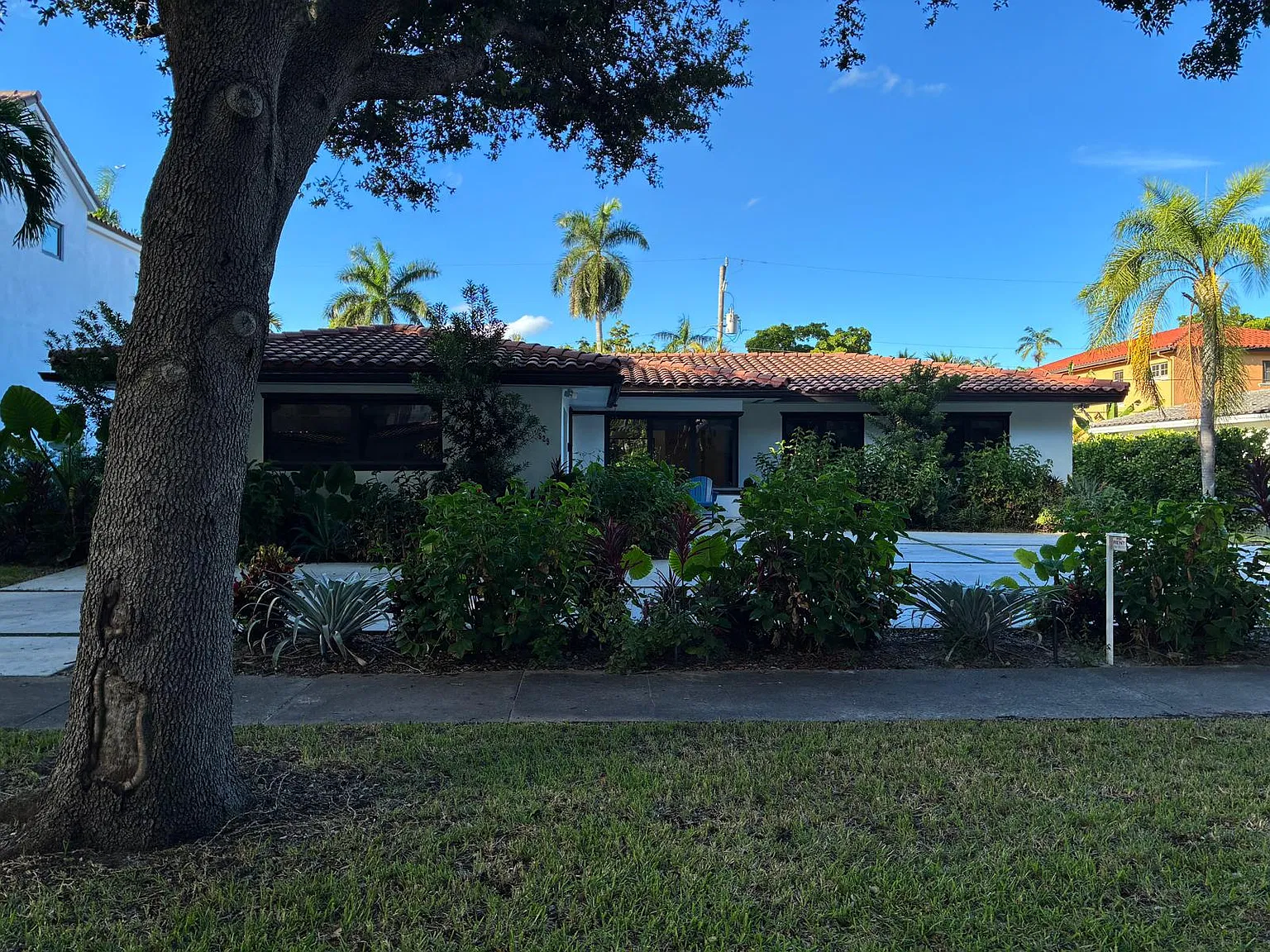 3 bed, 2000 sqft, $8,000 — Photo 1