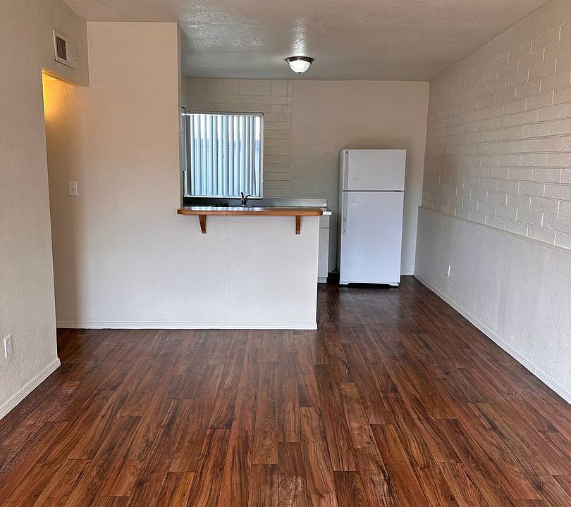 2nd image of 811 N Alvernon Way #Alv811-214s