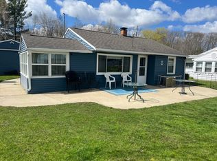 717 E Hess Lake Dr, Grant, MI 49327