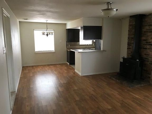 2nd image of 4009 Hillsdale Ln