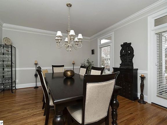 5th image of 9 W Prentiss Ave