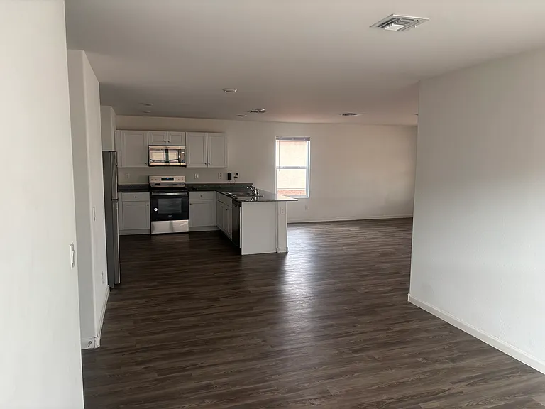 1427 E Jaycie Dr — Photo 6
