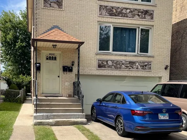 8626 Trumbull Ave, Skokie, IL 60076