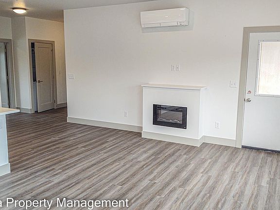 4th image of 2570 S Ave W #104