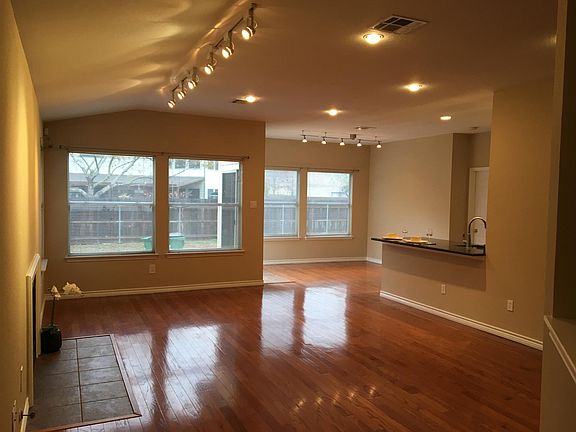 3rd image of 1216 Brashear Ln