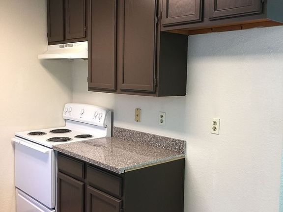 5th image of 423 Bartlett Ave APT 13