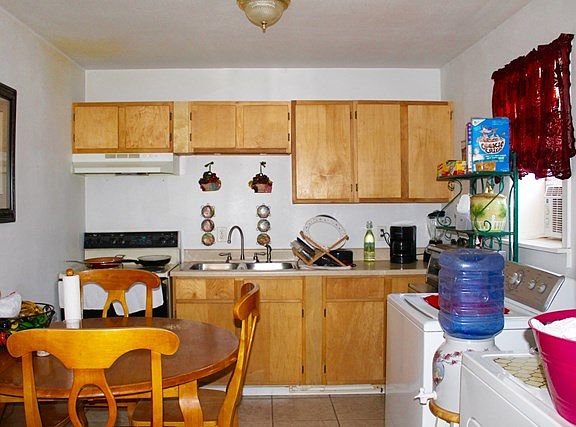 3rd image of 301 SW Avenue H