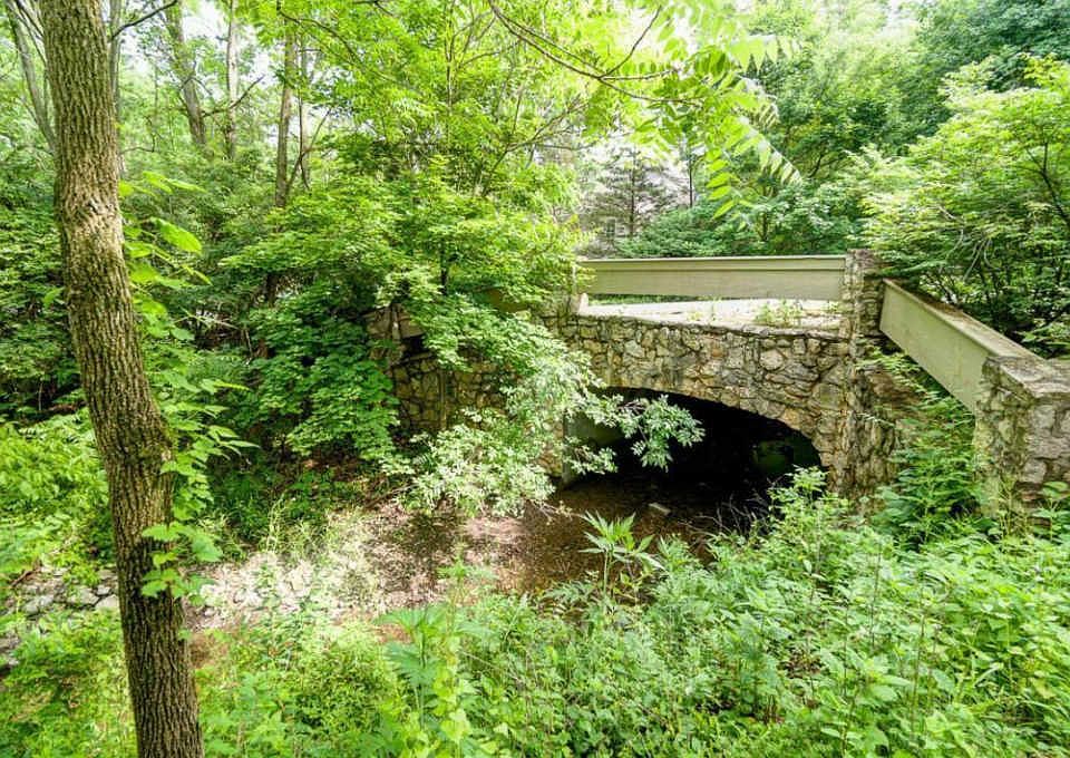 1st image of 45 Kenyon Brook Dr