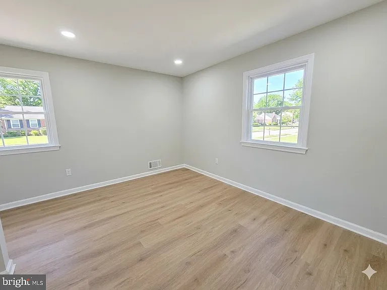 5001 Iroquois St — Photo 7