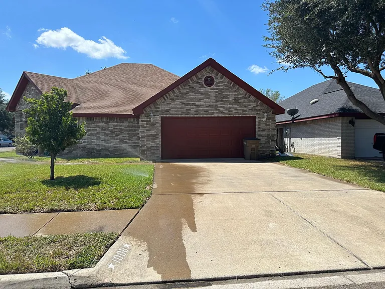 1008 Tanglewood Dr — Photo 2