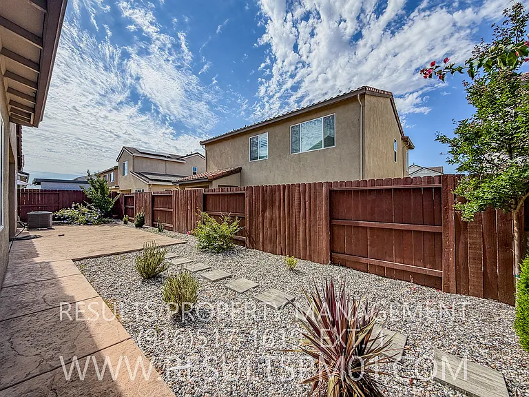 587 River St — Photo 46