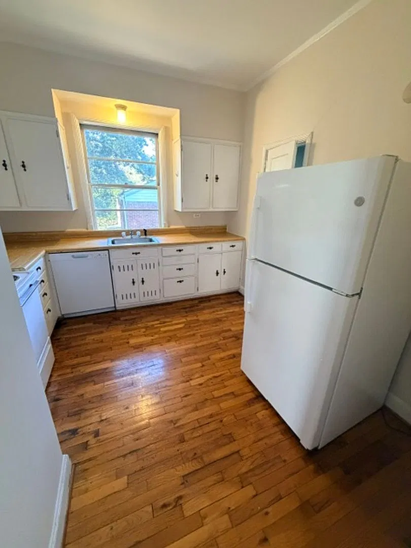 127 S Harden Street — Photo 4