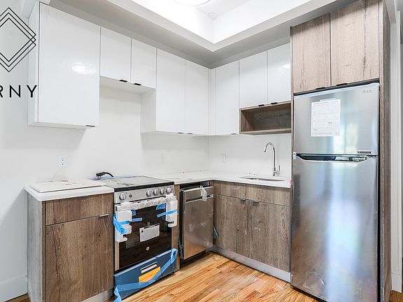 2nd image of 1603 Lincoln Pl #3F