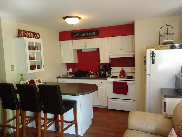 303 Talmadge St #3 — Photo 10