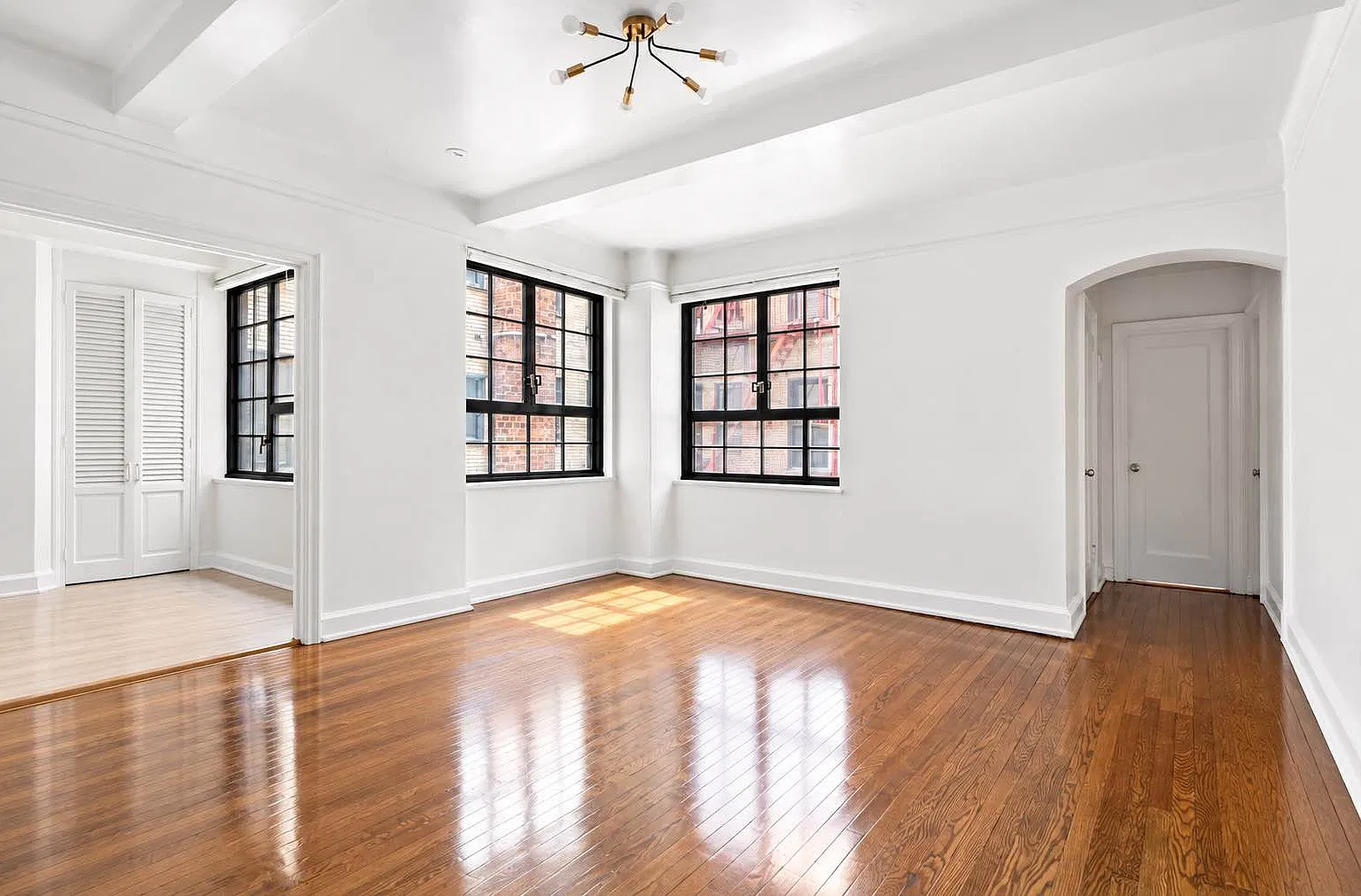 211 East 35th Street — Photo 2