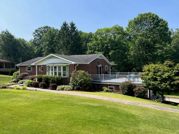 1409 Maxwell Hill Rd, Beckley, WV 25801