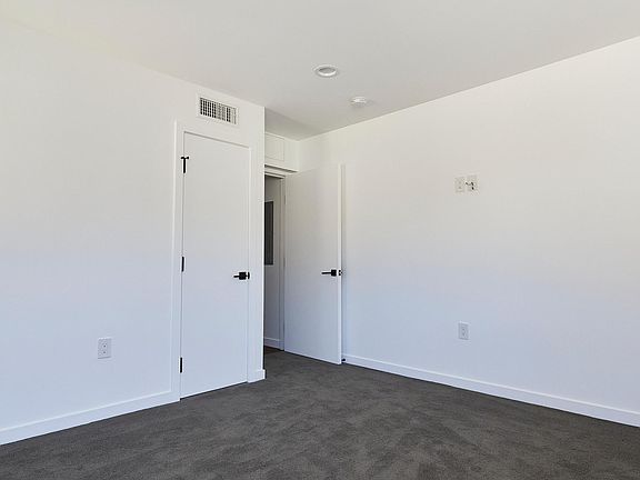 5th image of 321 Rose Ave #4A