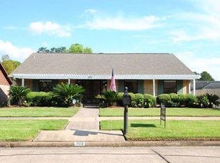 305 W Castle Harbour Dr, Friendswood, TX 77546