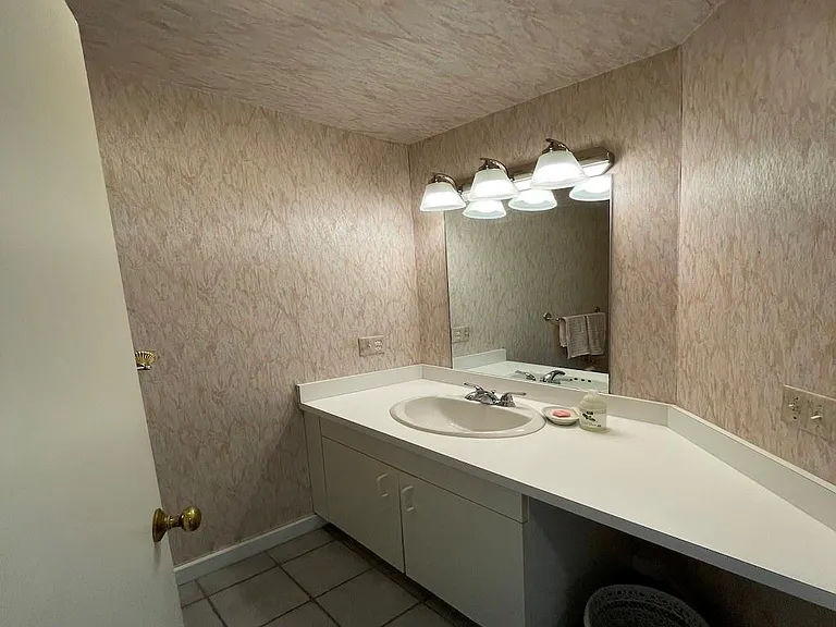 15 Hammersmith Rd #33 — Photo 30