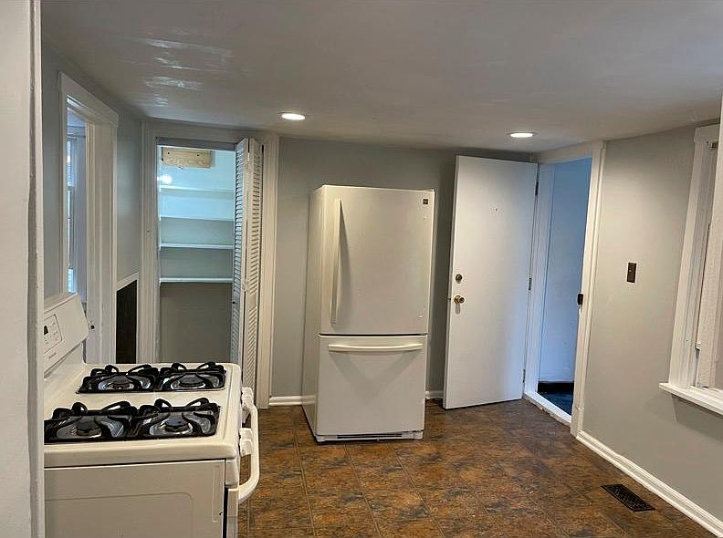 1st image of 7424 W Palatine Ave #1R