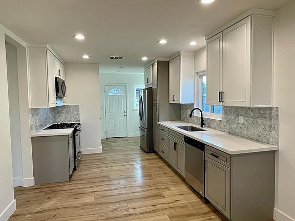 5th image of 517 Ramona Ave