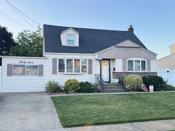 27 Edward Street, Bethpage, NY 11714