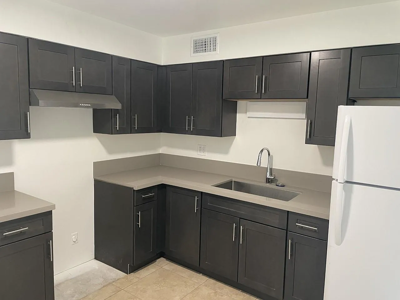 7131 N 54th Ave — Photo 3