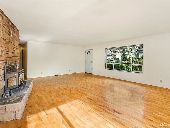 4th image of 14708 40th Ave W