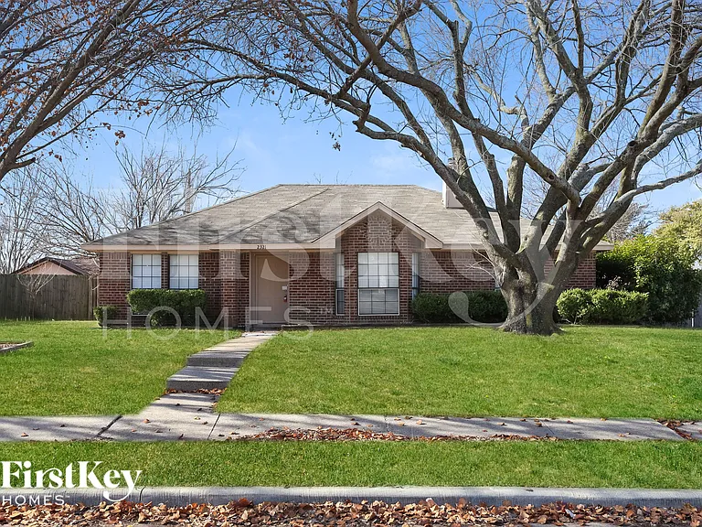 2321 Lakeshore Ln — Photo 1