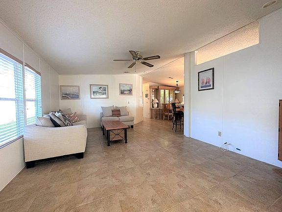 3rd image of 114 Strawberry Junction Ln