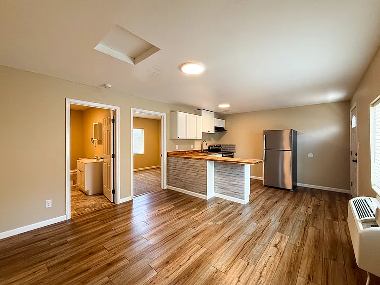 501 E 2nd Ave #2 — Photo 16