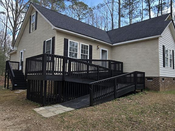 3rd image of 121 Santee Dr