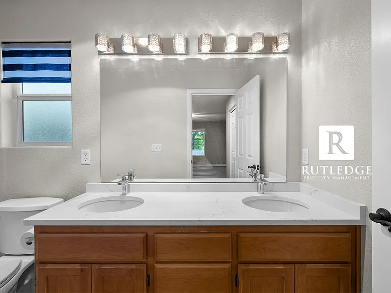 1013 Hope Dr — Photo 18