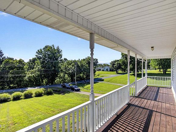 5th image of 2060 Buckingham Rd
