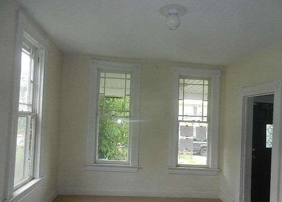 5th image of 419 Montgall Ave