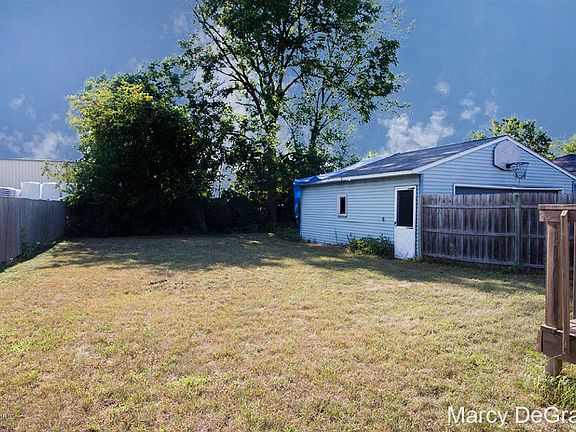 3rd image of 2039 Greenfield Ave SW