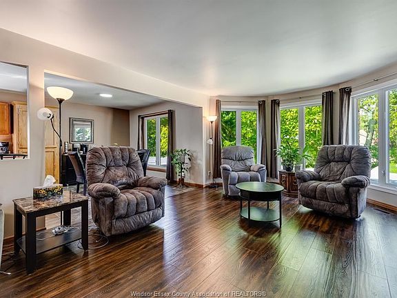 5th image of 47 Rose Ave