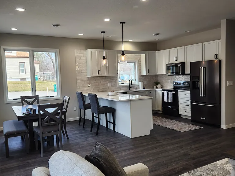 203 6th St SW #207 — Photo 4