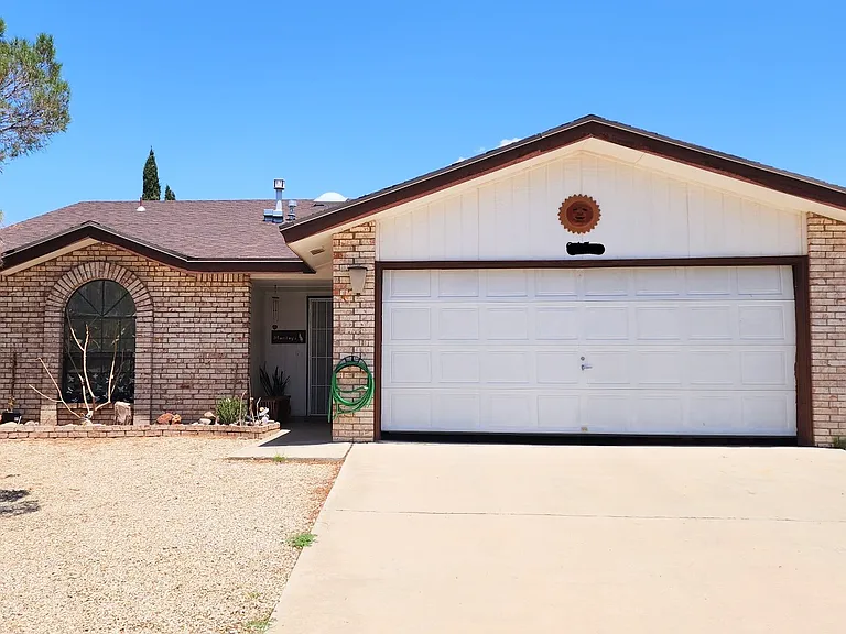 Springfire Dr — Photo 3