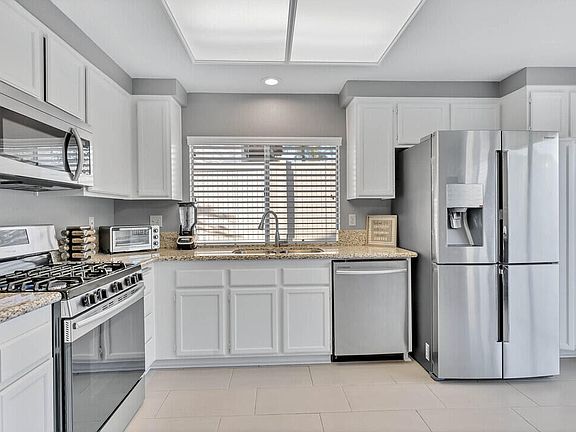 5th image of 39390 San Thomas Ct