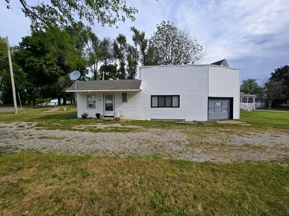 209 S Main St, Waldron, MI 49288