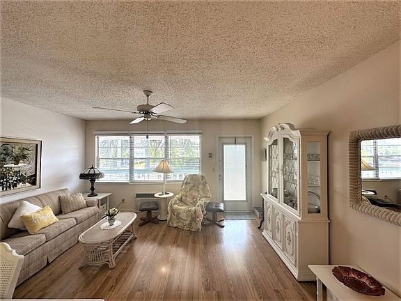 3rd image of 339 Oakridge #339