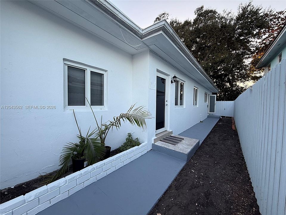 1st image of 1122 NW 32nd Pl