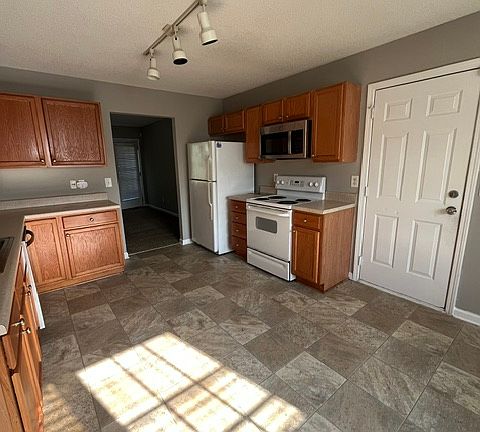 5th image of 4713 Fewell Rd