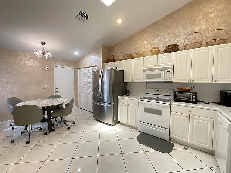 5574 Royal Lake Cir — Photo 9